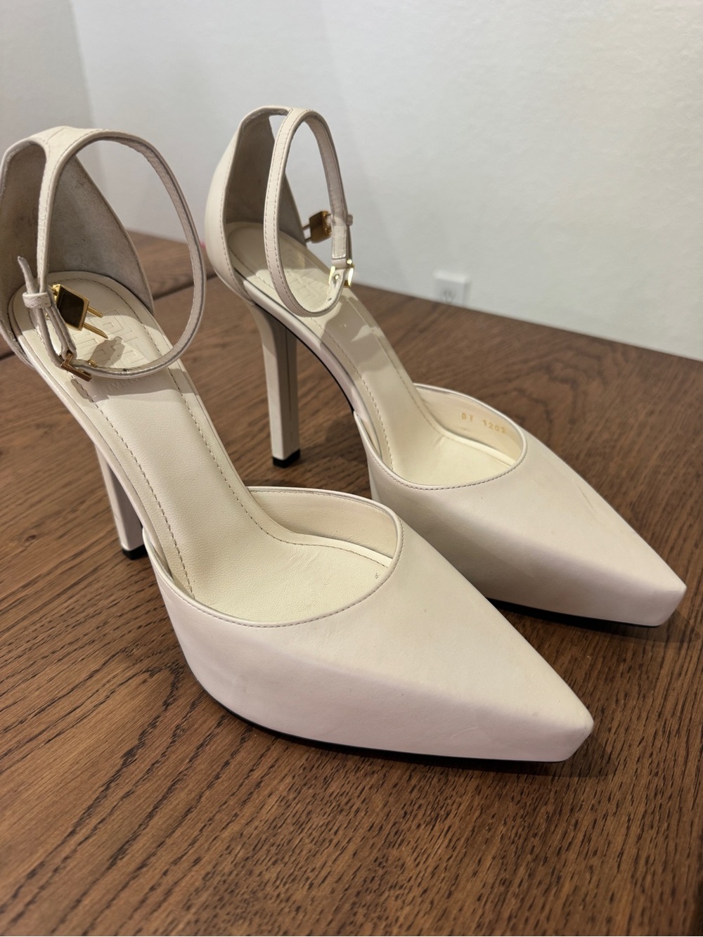 Givenchy White Charm-Detail Ankle Strap Pumps Heels Size 7 Made in Italy - Picture 4 of 13